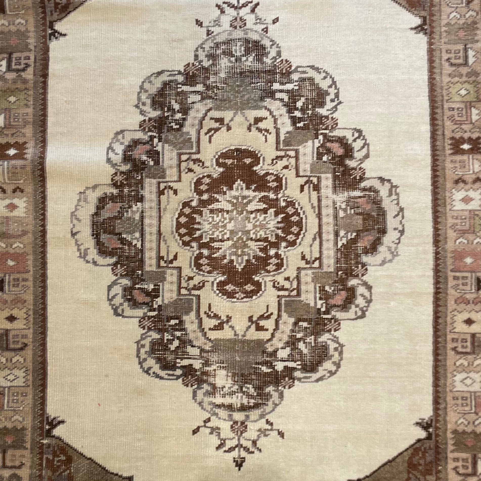 Vintage Cream /  Brown Rug