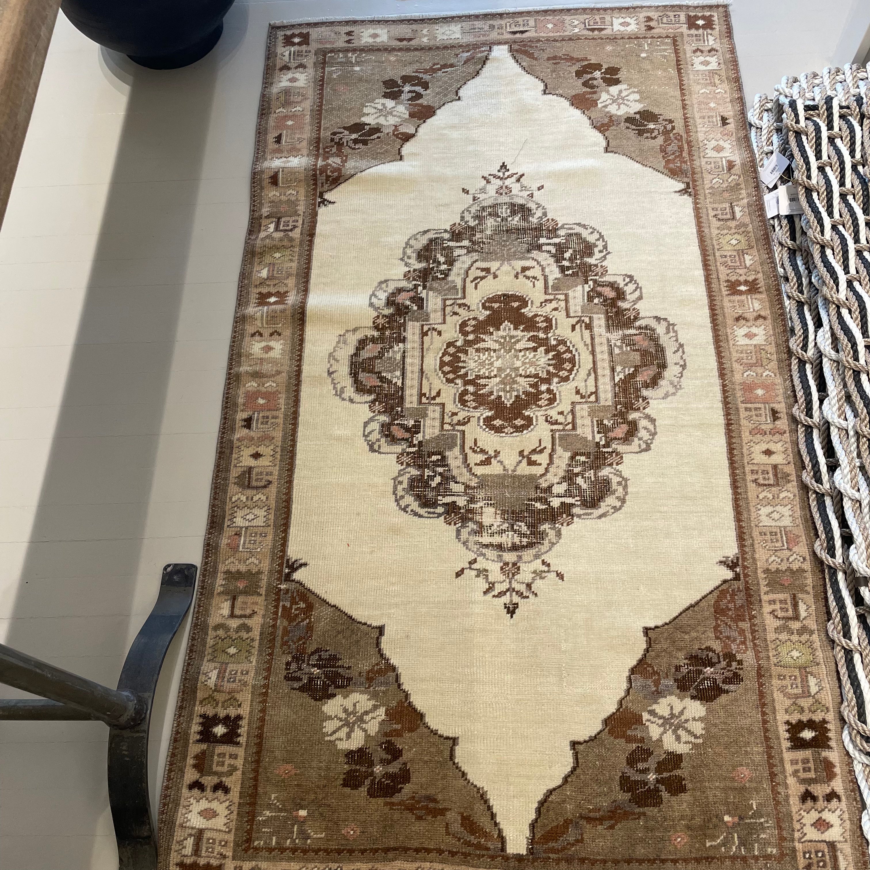 Vintage Cream /  Brown Rug