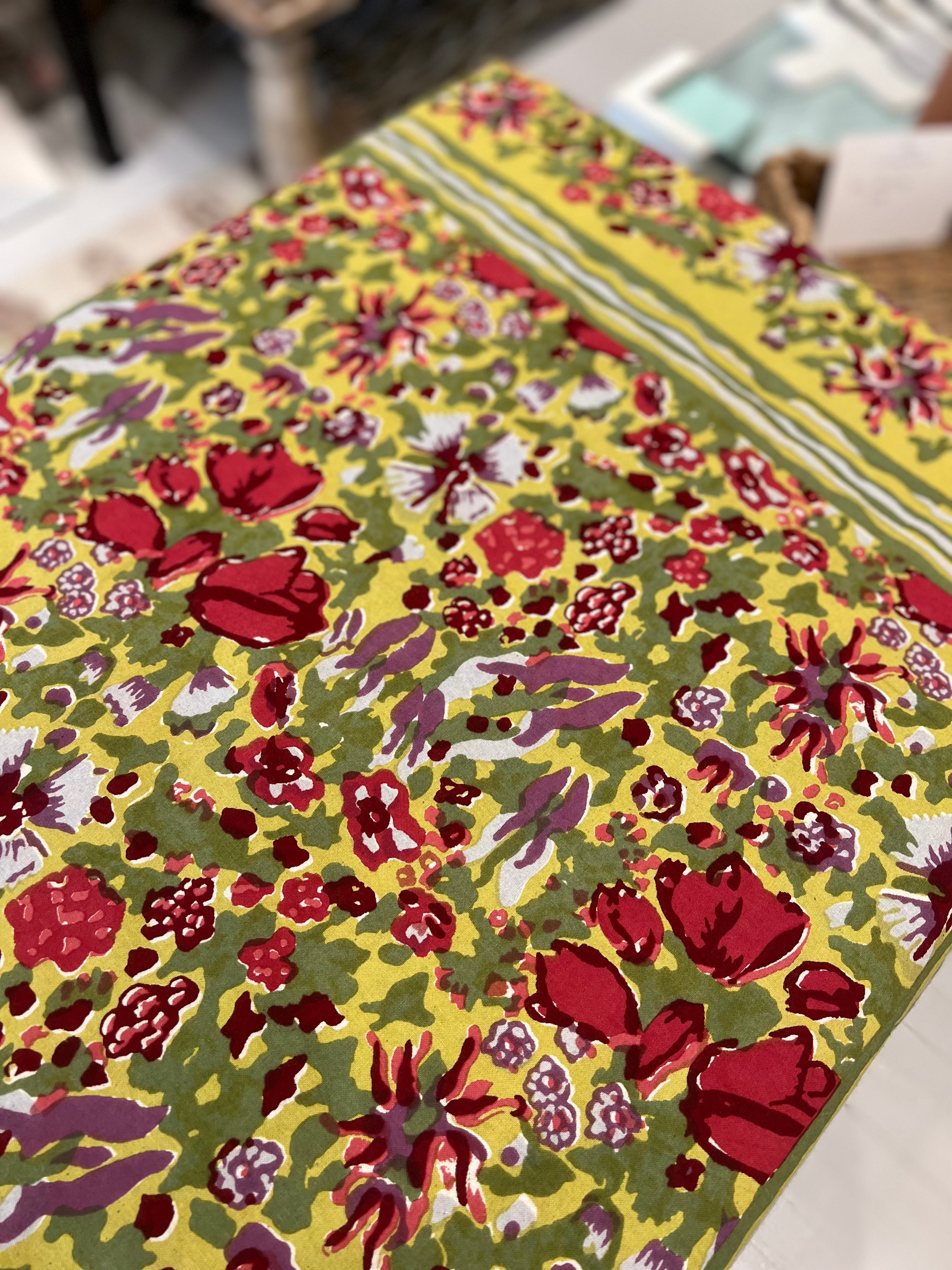 Jardin Floral Table Linens - Green/Red